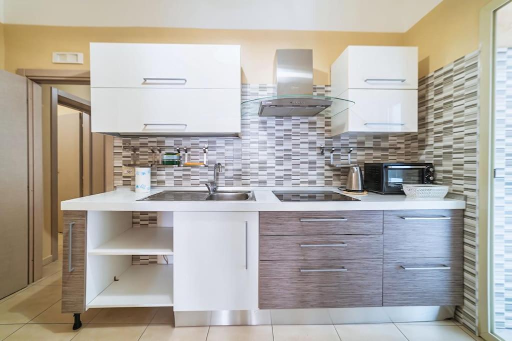 Centro- Benedettini'S Apartament Катания Экстерьер фото