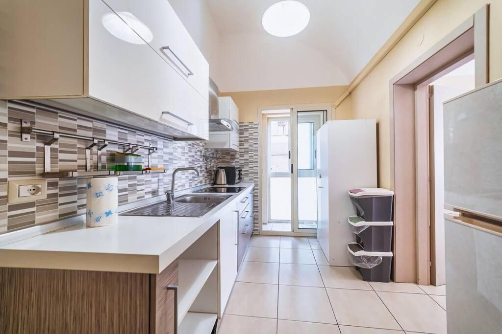 Centro- Benedettini'S Apartament Катания Экстерьер фото