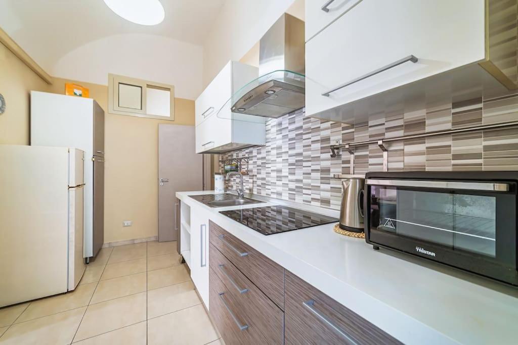 Centro- Benedettini'S Apartament Катания Экстерьер фото